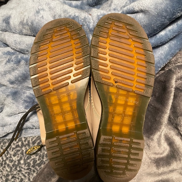 Cream Dr. Martens - Picture 4 of 4
